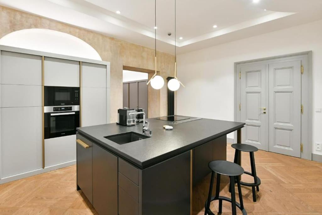 Luxury Old Town Apt, Parking Appartement Praag Buitenkant foto